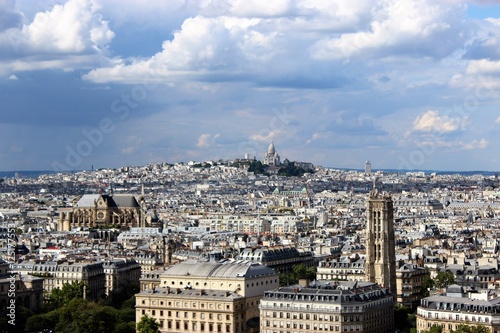 Sacre Couer in Montmatre with Skyline of Paris © Christoph