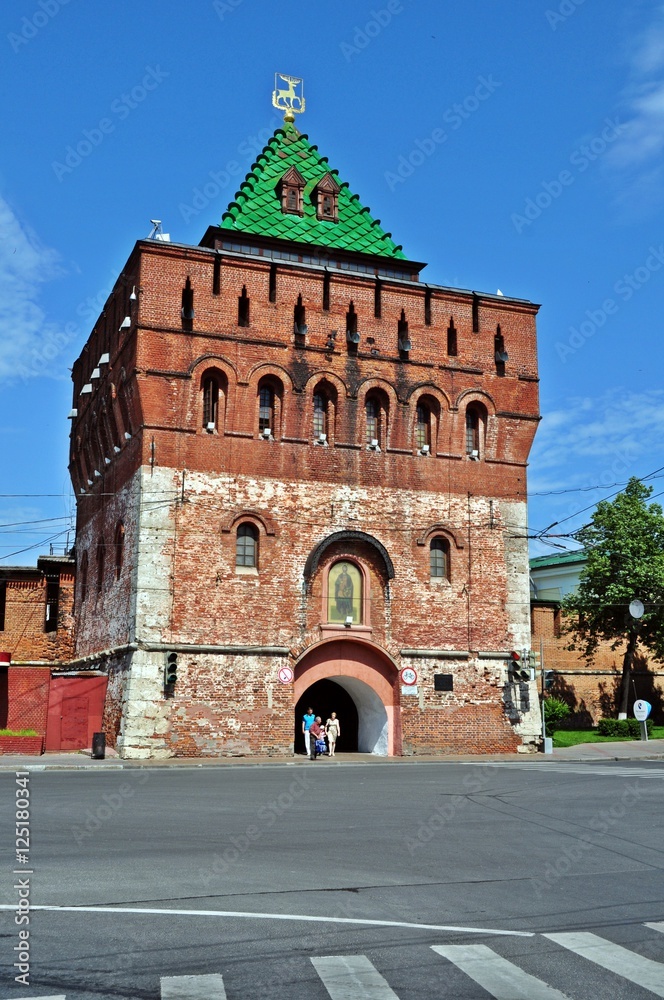 Дмитриевская башня и ворота Нижегородского кремля.
Сооружена 1372 - 1511г.