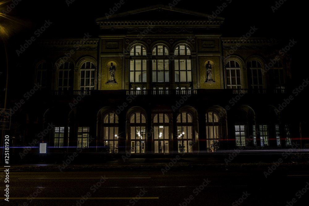 Konzertsaal in der Bundesallee in Berlin bei Nacht