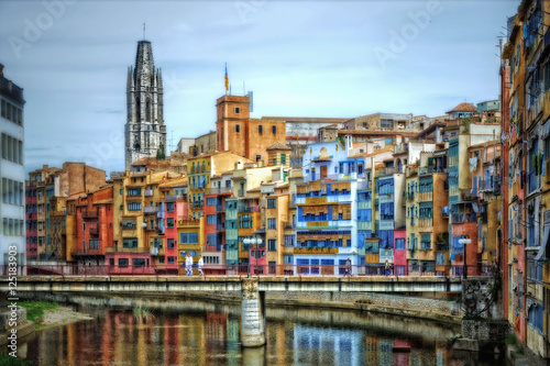 Edificios en el río Onyar (Girona, España) photo