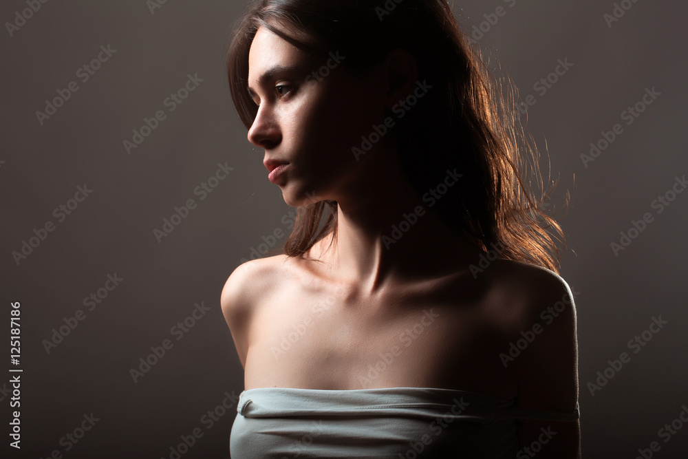 Fototapeta premium fashionable woman on dark grey