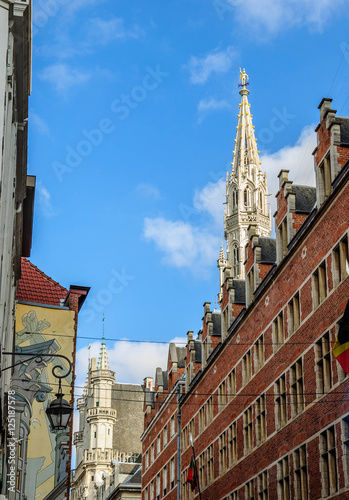 Rue de Bruxelles et flèche de l'Hôtel de Ville
