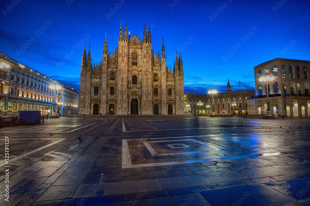 Milano by night