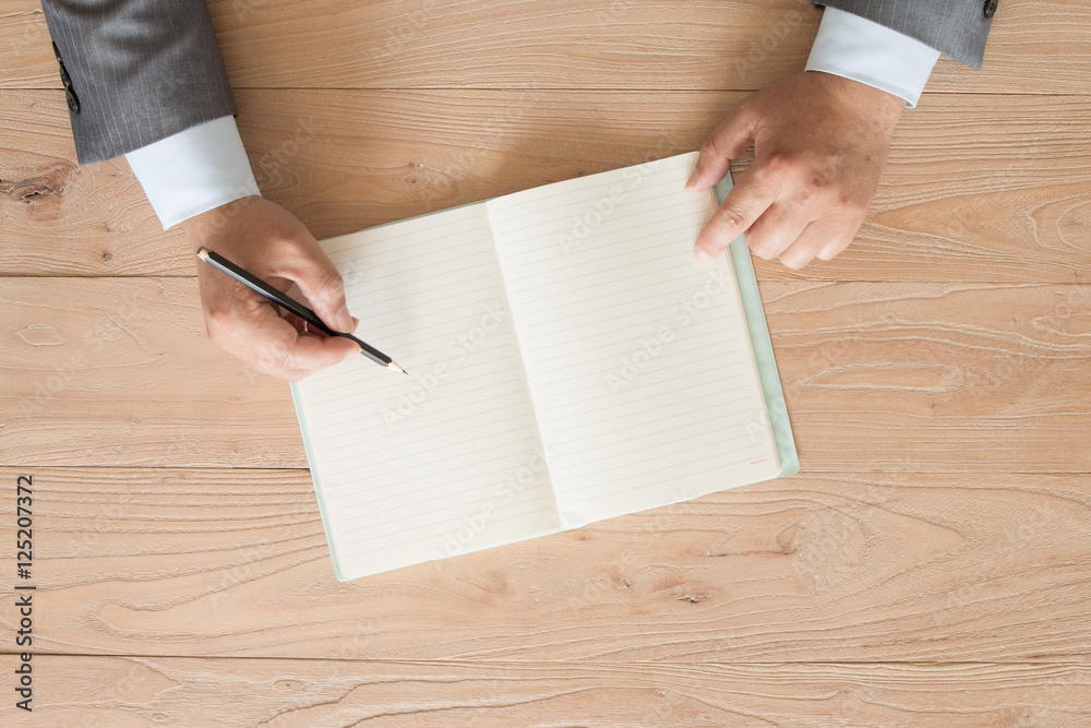 Obraz premium Businessman signing