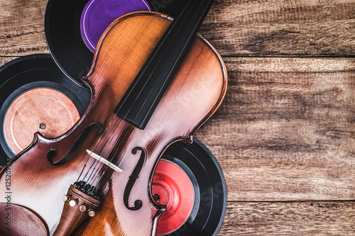 Obraz na płótnie classical violin & records on old wooden table, vintage filter for music backgro