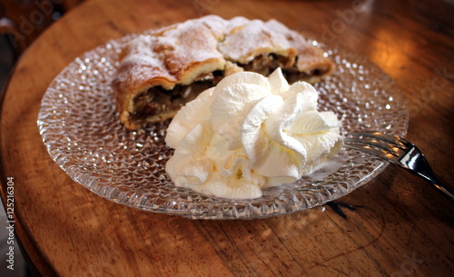 strudel di mele con panna