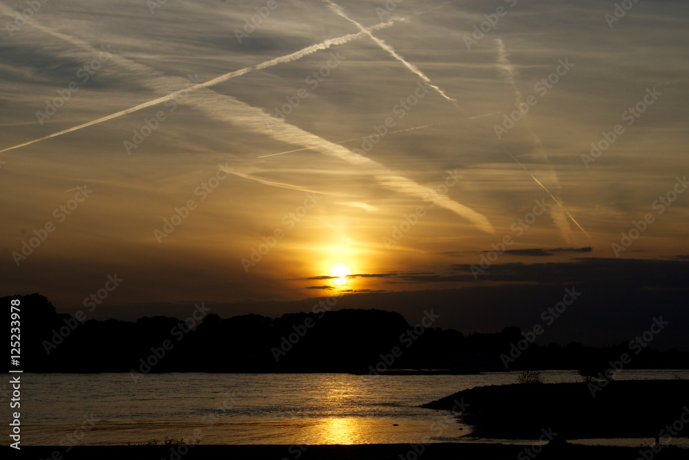 Sonnenuntergang am Rhein bei Wesel Sonnenuntergang am Rhein bei Wesel