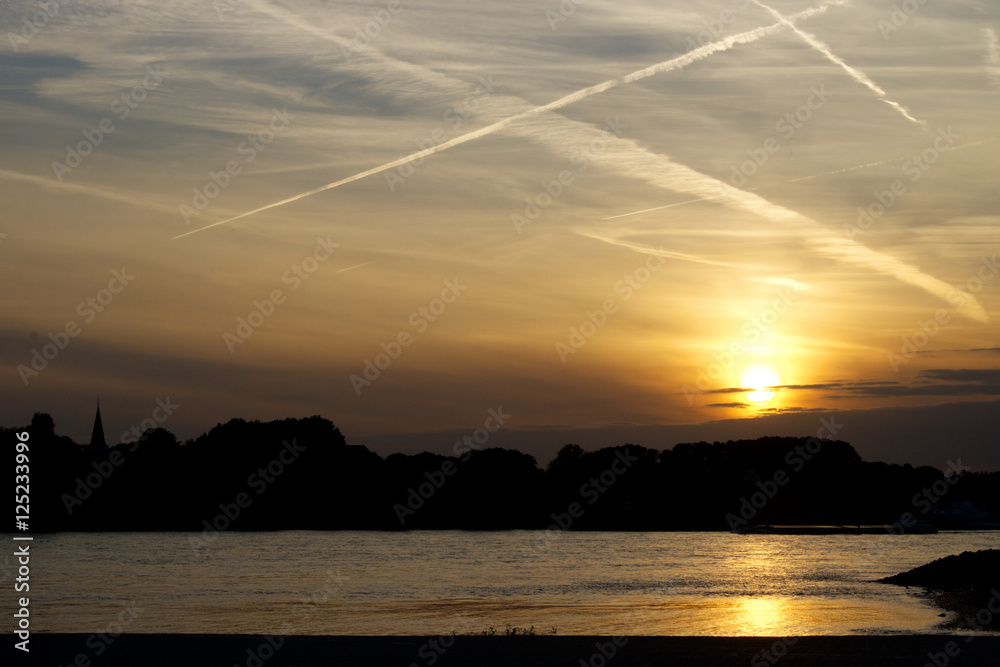 Sonnenuntergang am Rhein bei Wesel Sonnenuntergang am Rhein bei Wesel