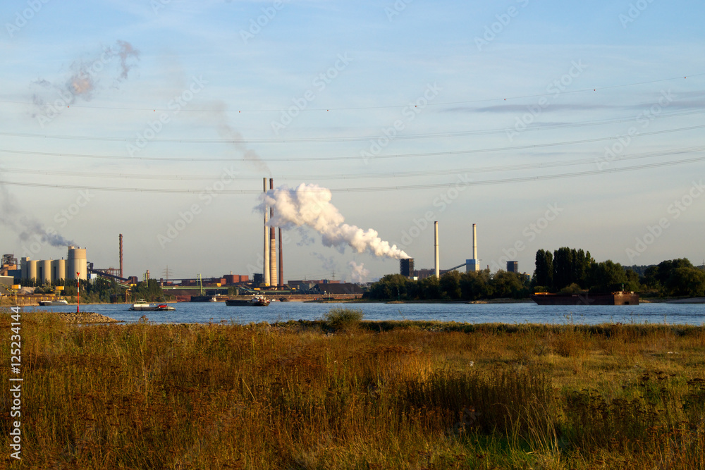 Industriegebiet am Rhein