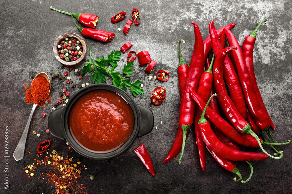spicy chili sauce, ketchup - obrazy, fototapety, plakaty 