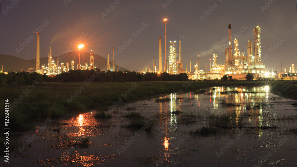 Fototapeta premium Esso Sriracha Refinery, Laem Chabang, Petrochemical industrial with landscape background in Si Racha District, Chon Buri , Thailand