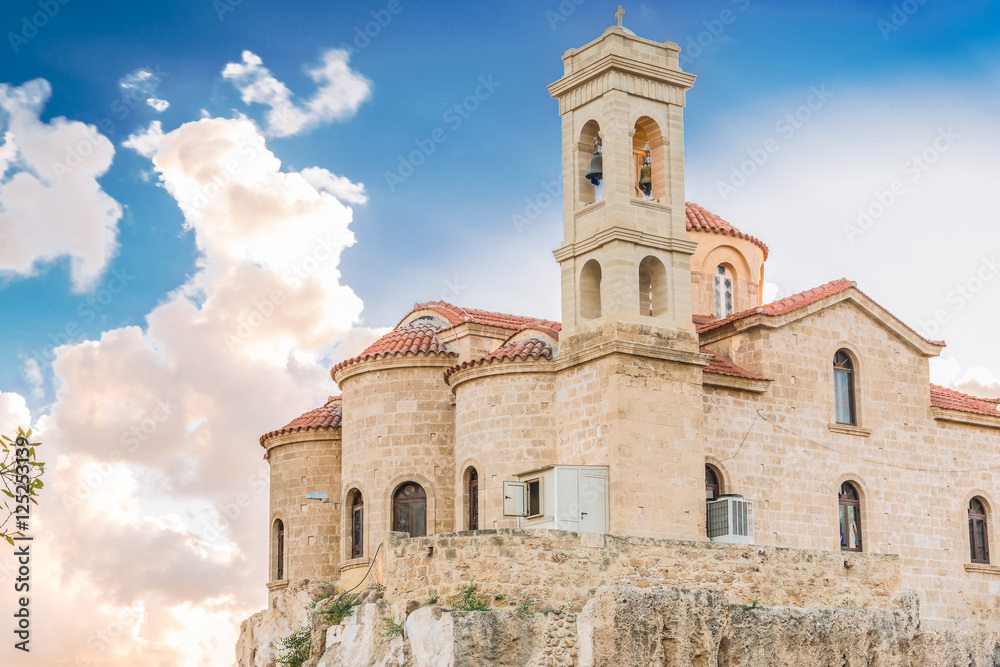 Вид на православную церковь Панагии Теоскепасти, седьмой век, Пафос, Кипр