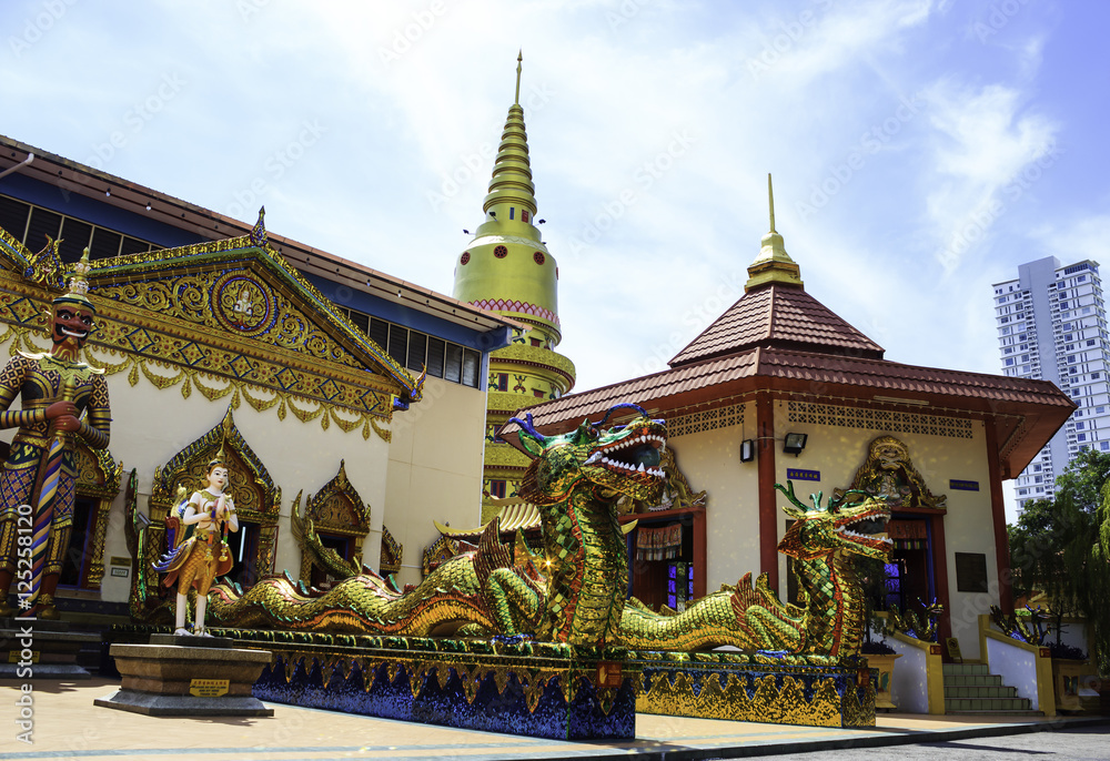 Naklejka premium Świątynia buddyjska Wat Chaiyamangalaram