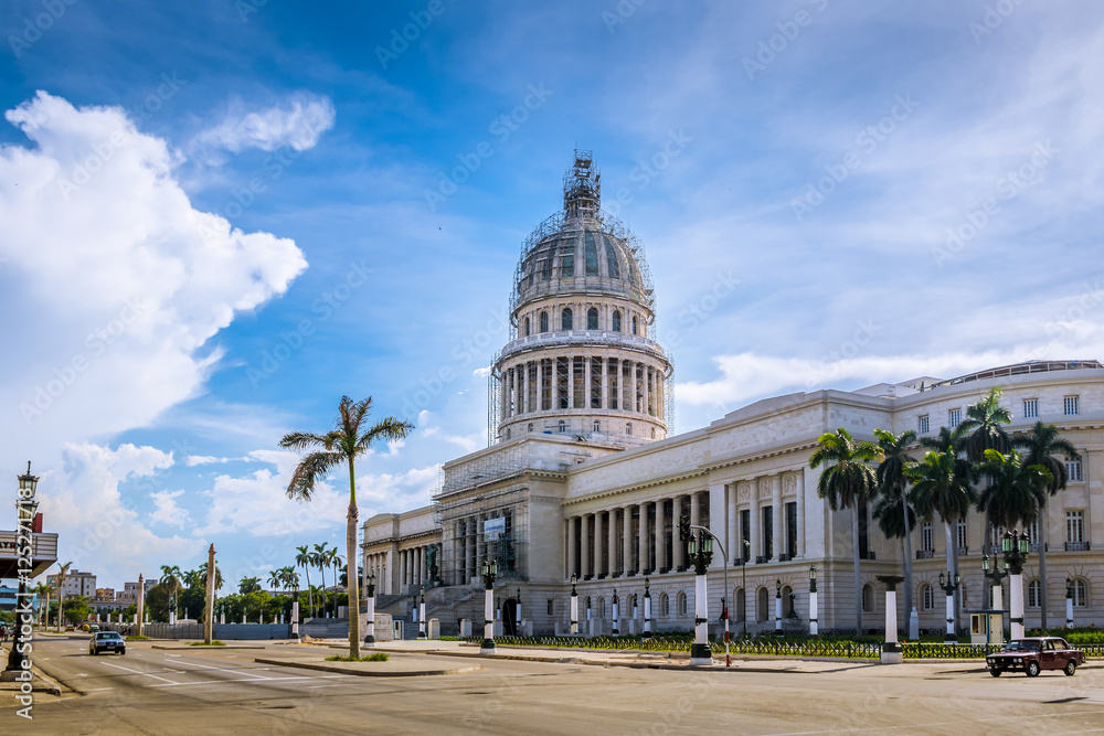 The Capitol (El Capitolio) building - Havana, Cuba - obrazy, fototapety, plakaty 