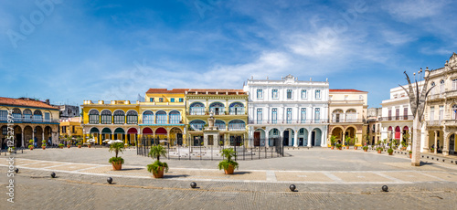 Plaza Vieja - Havana, Cuba © diegograndi