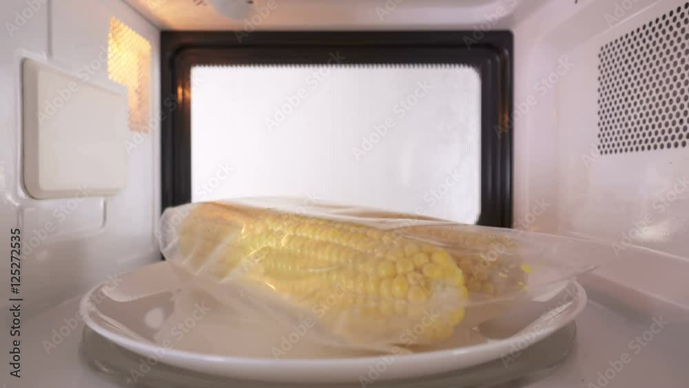 Cooking fresh shucked corn in plastic ziplock bag in the microwave