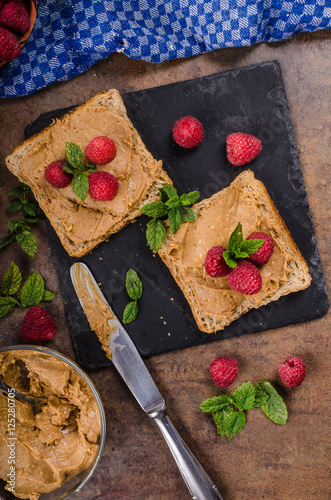 Toast with peanut butter and berries