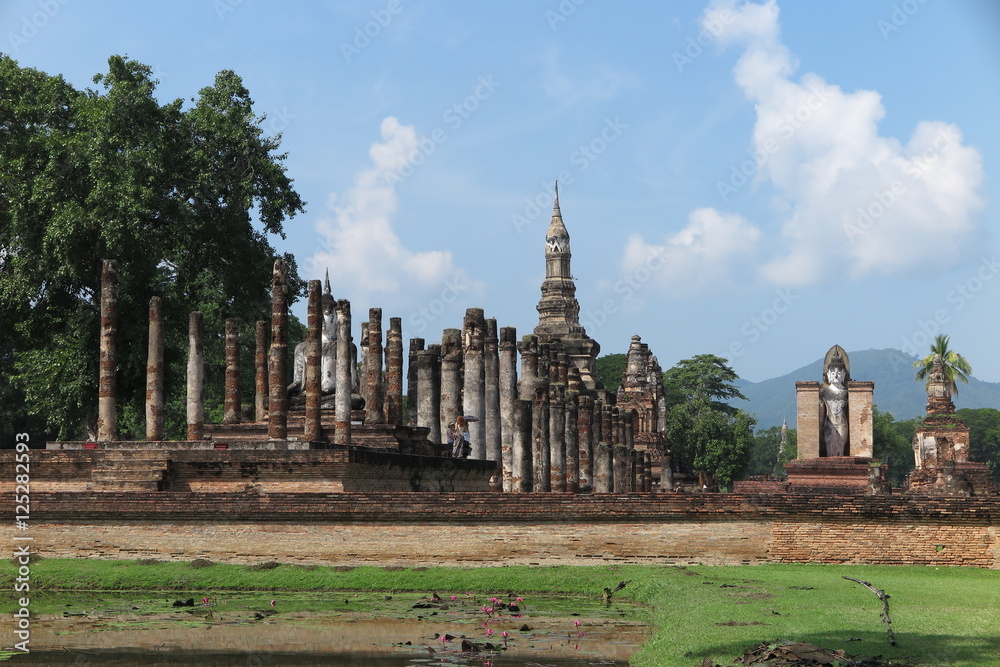 Obraz premium Sukhothai historical park, Wat Mahathat, Unesco world heritage, Sukhothai Thailand