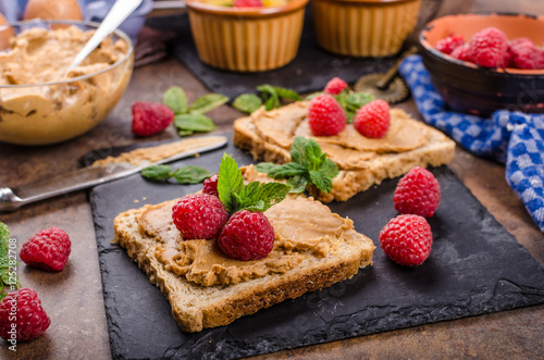 Toast with peanut butter and berries