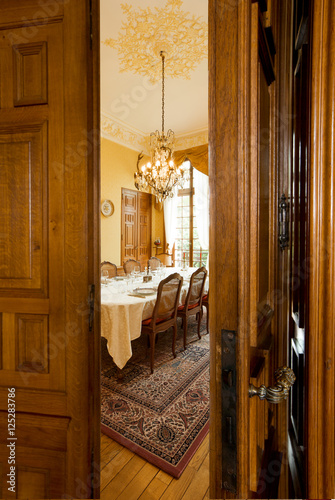 Tür zum speisezimmer