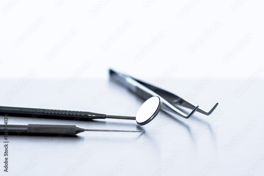 A dentist's tools (mirror, tweezers, probe) - obrazy, fototapety, plakaty 