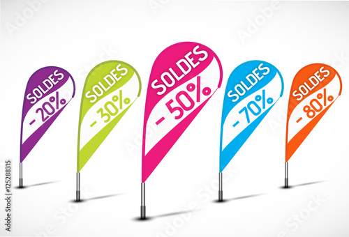 bannières flottantes multicolores : soldes 30% 50% 70% photo