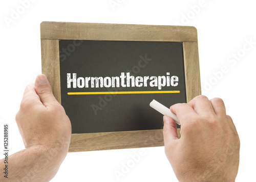 Hormontherapie Hand schreibt auf Kreidetafel photo