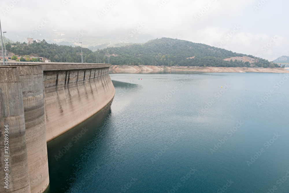 Details of the dam of Baells Details of the dam of Baells