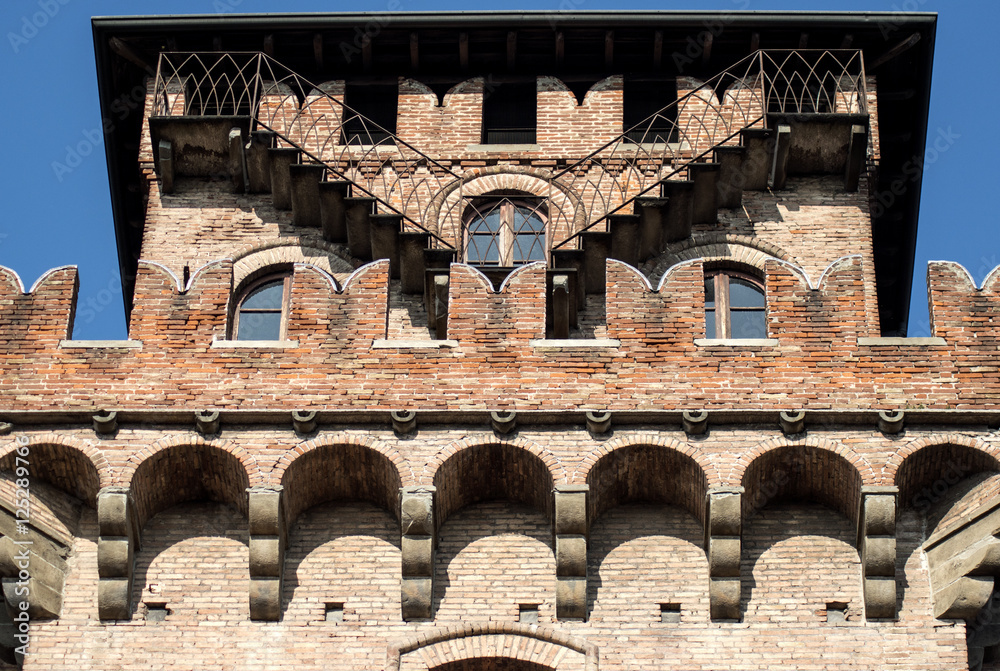 torre di un castello nelle campagne d'Italiano Stock Photo Adobe Stock