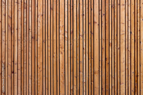 Holzwand mit vielen Leisten 