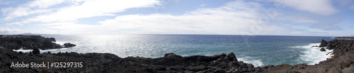 Lavafelsen am Ozean Panorama