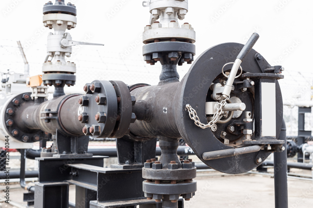 Pig receiver and valve construction for oil and gas production process