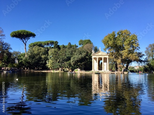 Roma, il laghetto dei Giardini di Villa Borghese