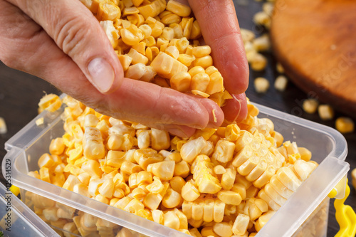 Foto Trays with raw corn for freezing.