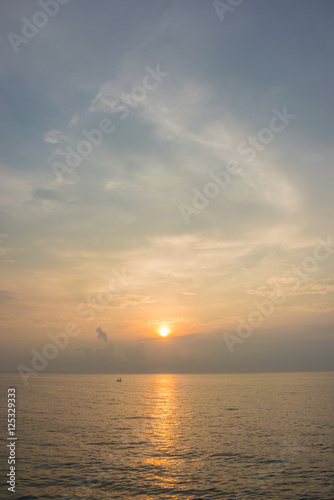 Fototapeta Naklejka Na Ścianę i Meble -  Beautiful red sunset over the ocean