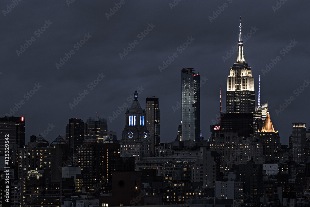 Fototapeta premium Panoramę Nowego Jorku w nocy
