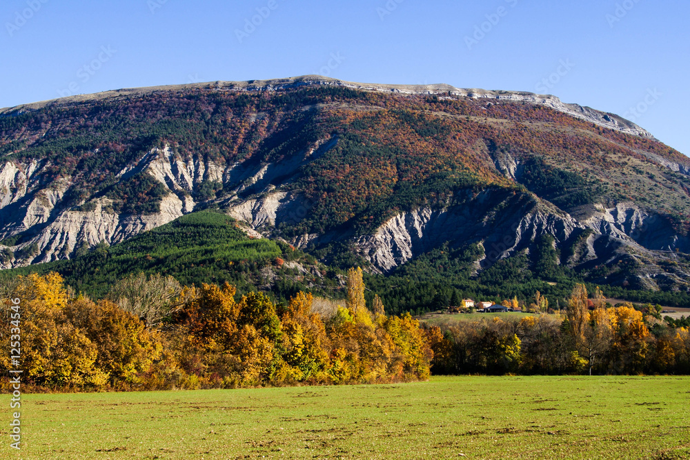 Obraz premium paysage d'automne des Hautes Alpes - France