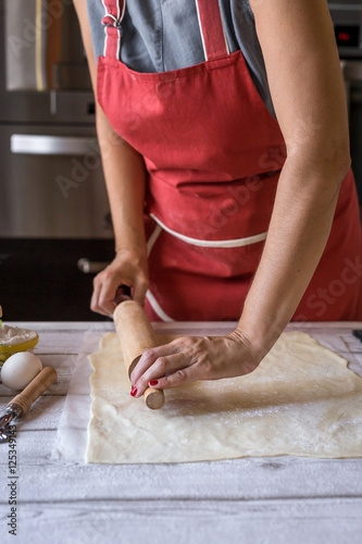 unrecognizable woman cooking apple pie