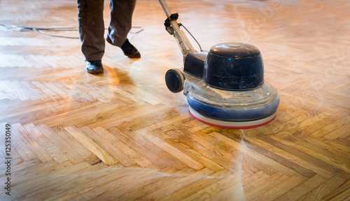 Foto Home renovation, parquet sanding, polishing