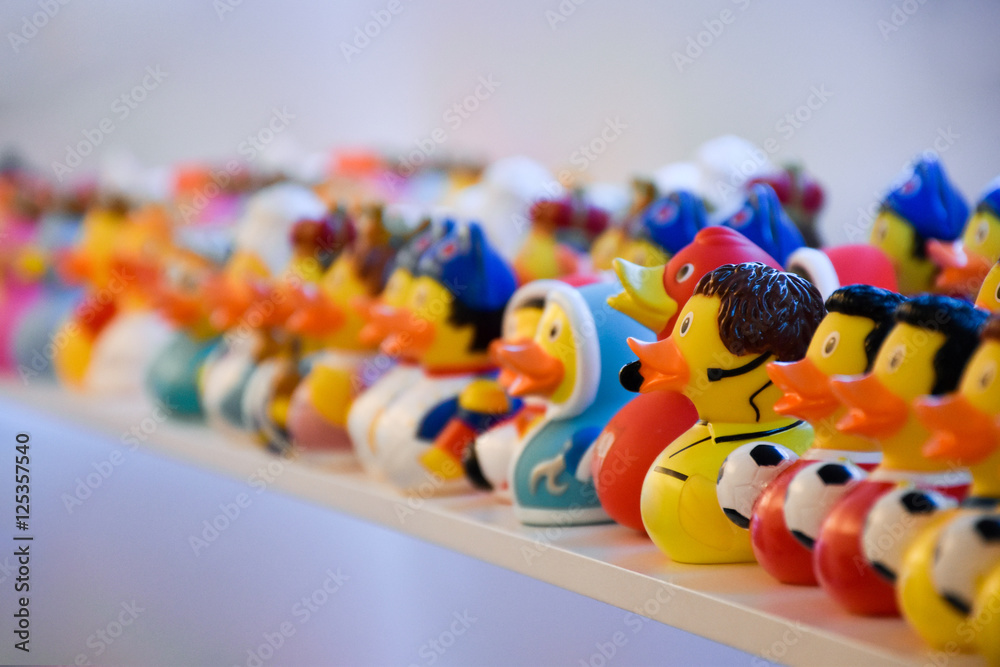 Obraz premium Rubber ducks on a shelf
