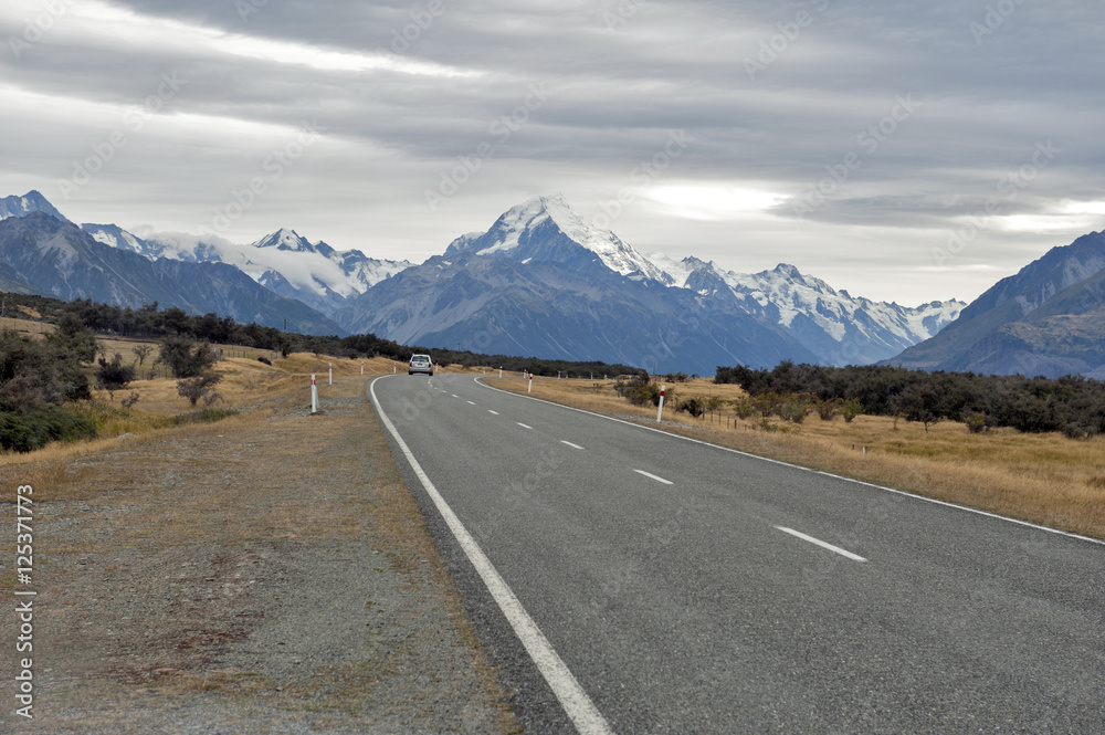Naklejka premium Mount Cook Road (State Highway 80) along the Tasman River leading to Aoraki / Mount Cook National Park and the village