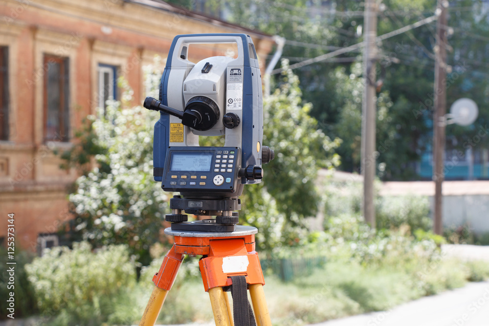 Tachymeter on tripod a theodolite for the rapid measurement of distances in surveying Tachymeter on tripod a theodolite for the rapid measurement of distances in surveying