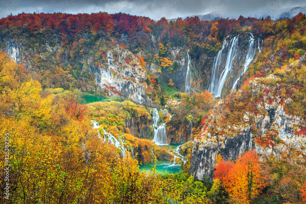 Fototapeta premium Spectacular autumn landscape with magical waterfalls in Plitvice lakes,Croatia