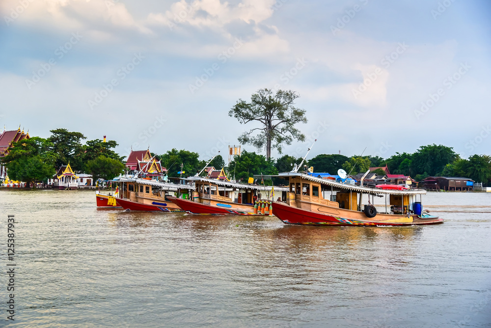 Obraz premium Tugboat cargo ship in Chao Phraya river, Thailand.