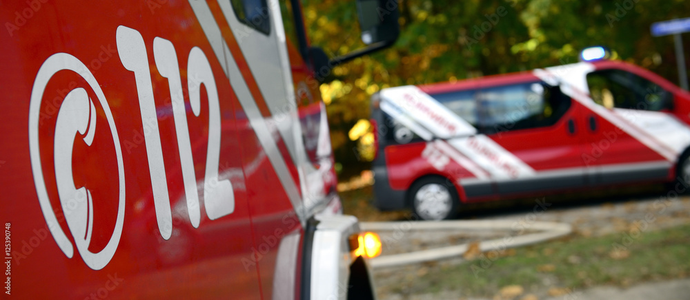 Obraz premium Banner Feuerwehr Einsatz mit 112