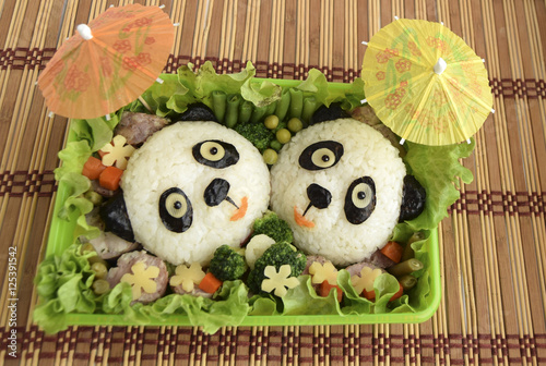 Панды сделаны из риса. Творческая еда для хорошего настроения и аппетита