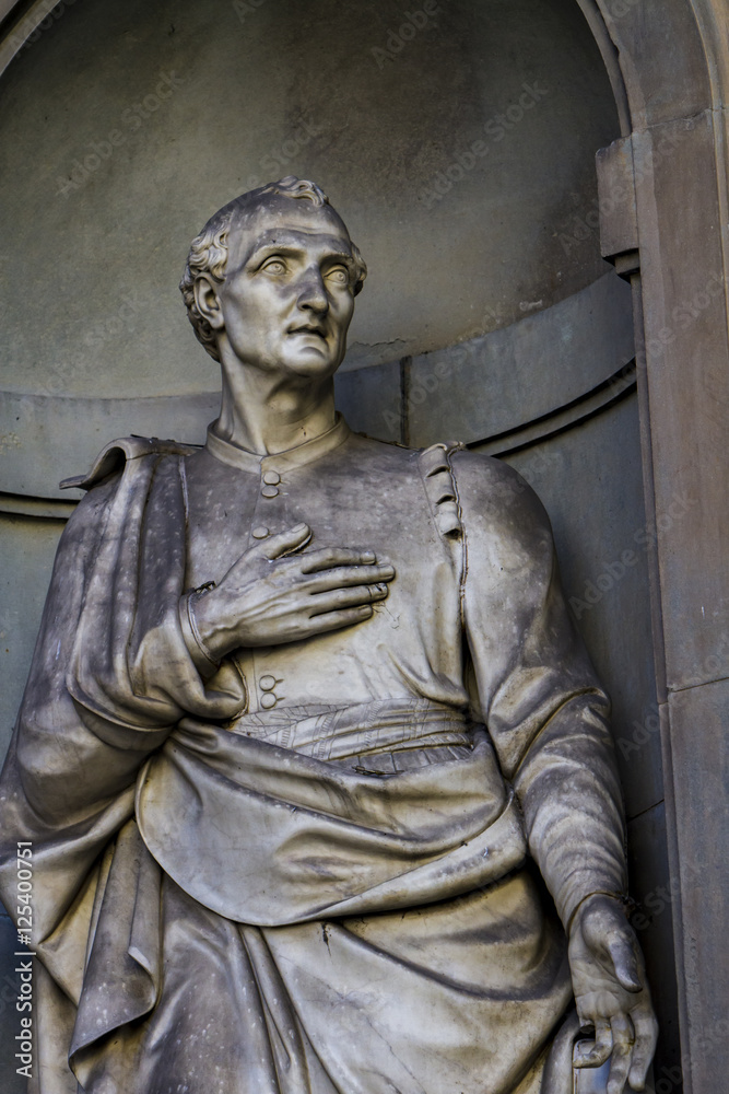 Amerigo Vespucci statue