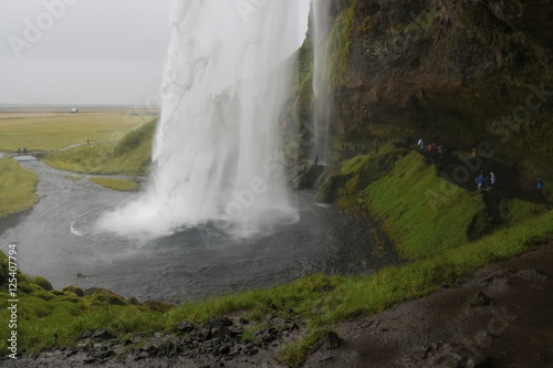 Wasserfall Seljalandsfoss im S  den Islands