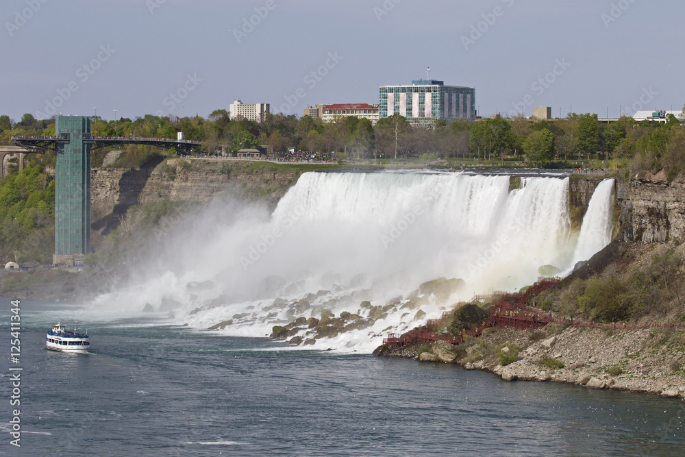 Beautiful picture with the amazing Niagara waterfall US side