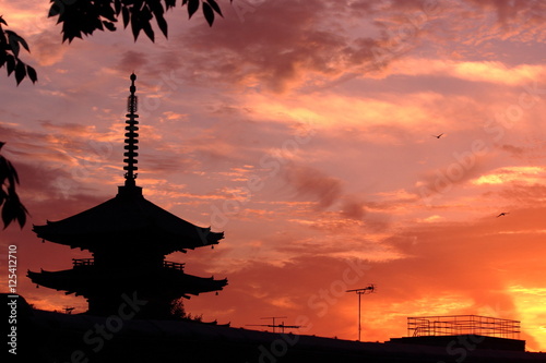 京都　夕焼けと八坂の塔